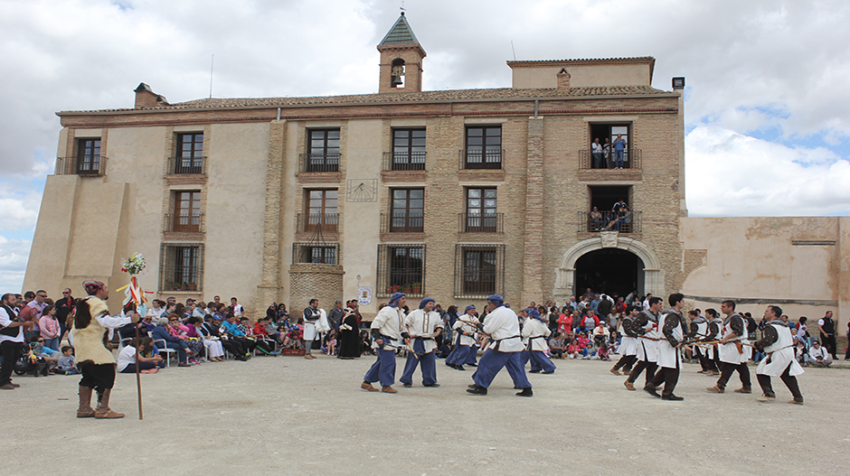 El grupo de dance realizará su actuación completa frente al Santuario de Magallón.