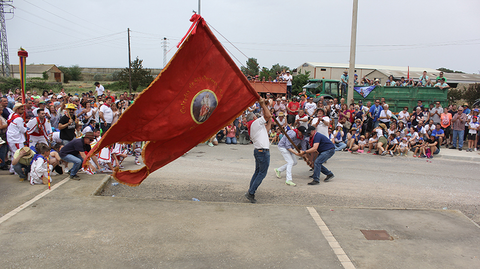 El Saludo de la Bandera es uno de los momentos más esperados y emocionantes de las fiestas.