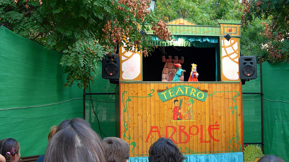 El Teatro Arbolé abrirá la programación con sus Títeres de Cachiporra.