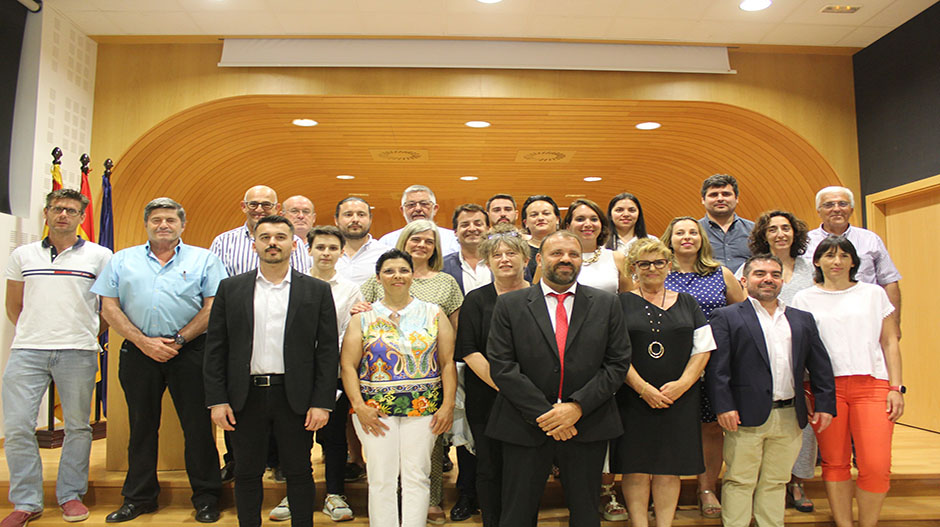 Imagen de grupo de los 24 consejeros que hoy han tomado posesión de su cargo. 