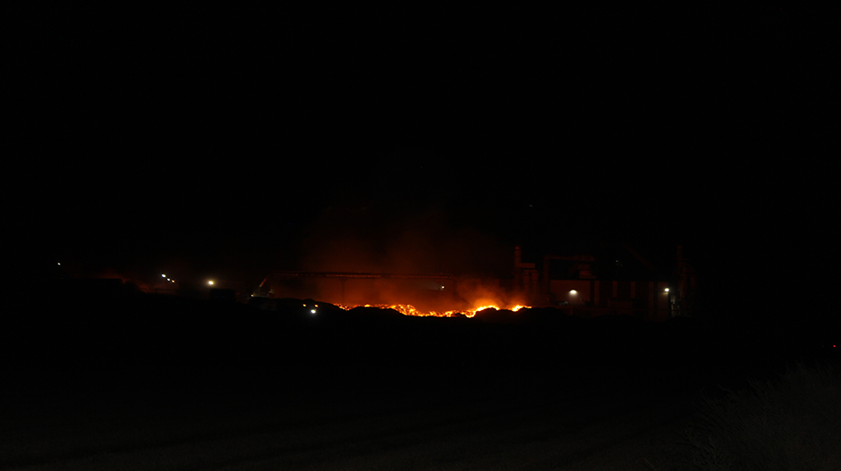 El fuego se extiende en paralelo hacia la carretera entre Grañén y Huesca.
