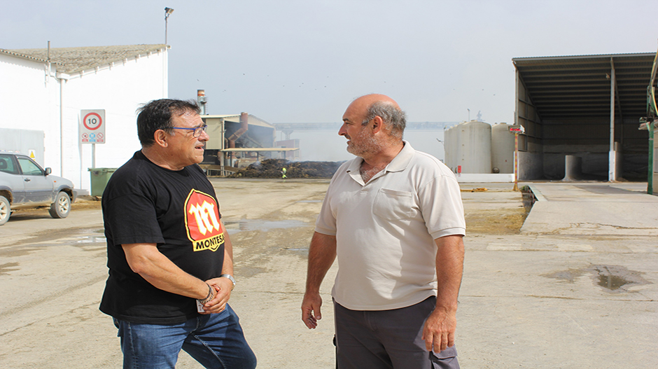 El presidente de la SAT, José Luis Oria, junto a uno de los socios, Javier López, de Albero Bajo.