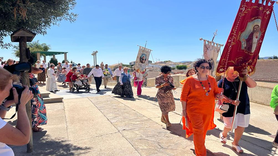 Alcubierre también ha celebrado misa baturra y procesión en honor de Santa Ana.