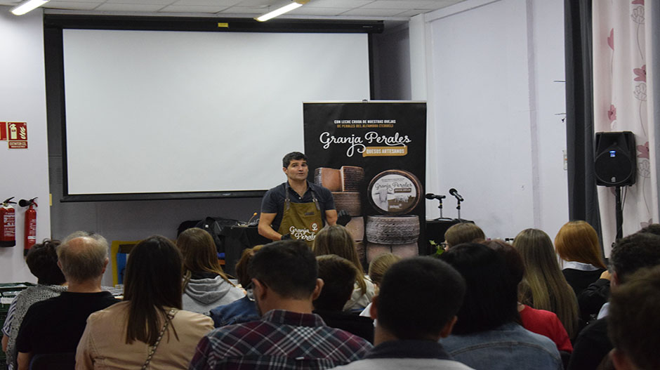 El taller de cocina impartido por Javier Robles, Maestro del Cordero del Grupo Pastores.