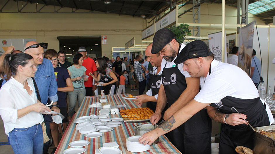 El certamen vuelve a incluir además una degustación popular de platos elaborados con ternera de raza Pirenaica.