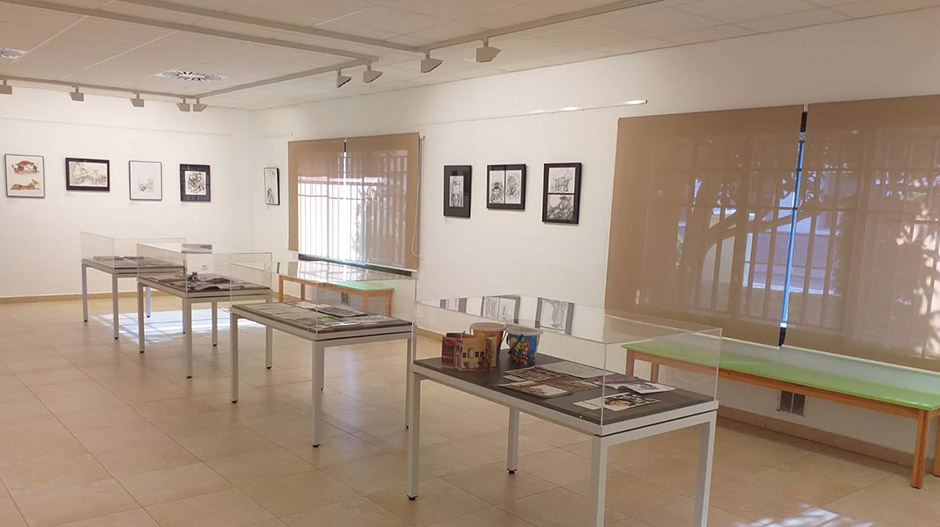 La exposición ha sido adaptada al amplio espacio de la sala municipal de Tardienta.
