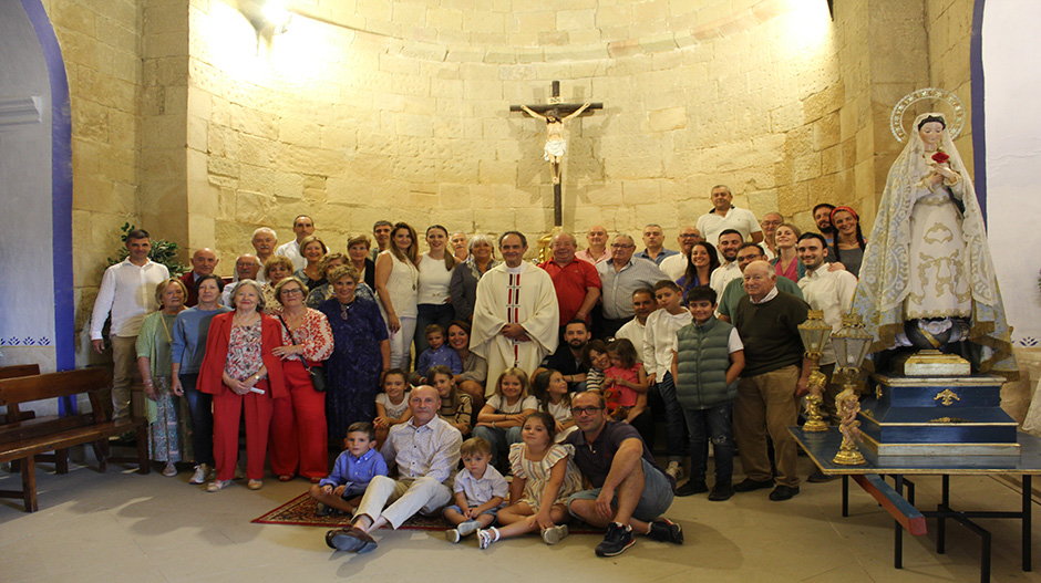 Imagen de los asistentes a la celebración religiosa de este domingo en Albero Bajo.