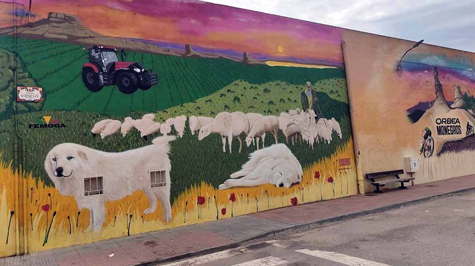 En su anterior participación, el artista optó por un rebaño de ovejas protegido por mastines. 