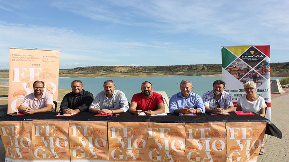 La presentación ha tenido lugar junto al embalse de Las Fitas.