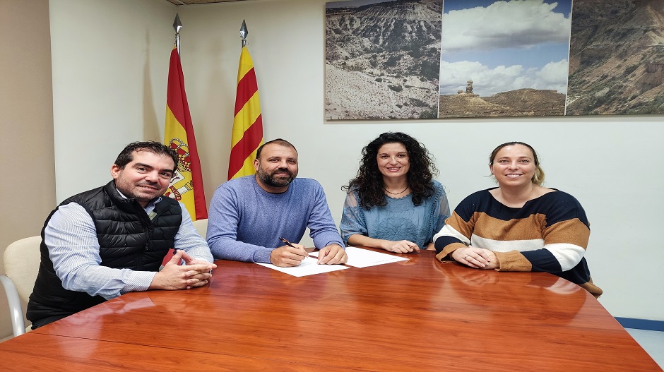 Alejandro Laguna, Pedro Loscertales, Gema Enfedaque y Sara Pareja, en la reunión mantenida la mañana de este lunes en la sede comarcal.