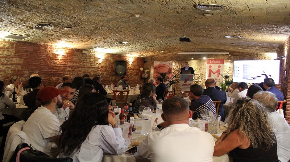 La XVI edición de las Jornadas Empresariales contó con una gran participación, llenando el salón del restaurante Monegros de Sariñena.