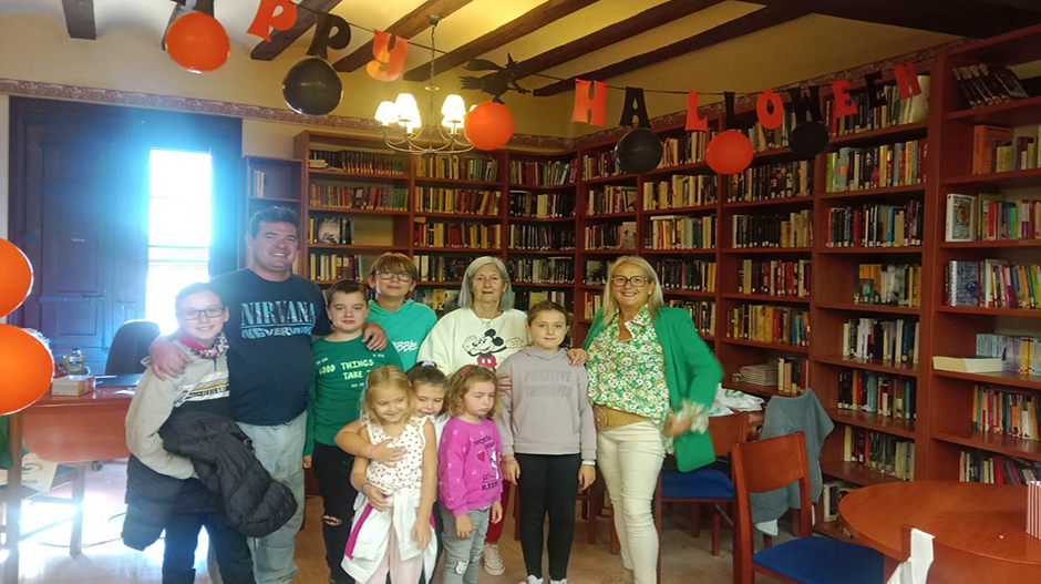 Los siete alumnos del colegio han disfrutado del taller en la biblioteca de Monegrillo.