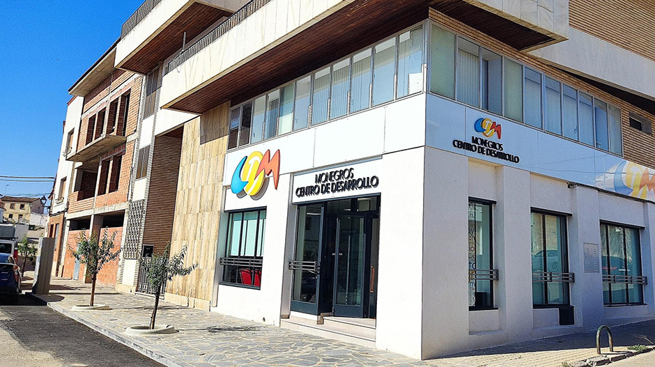 Imagen de la nueva sede del Ceder Monegros situada en la Plaza España de Grañén.