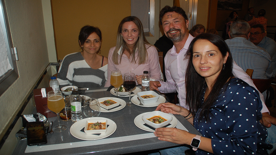 Un grupo de amigos compartiendo tapas durante la edición anterior de las jornadas.