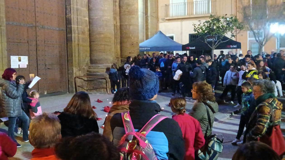 Un momento de la lectura del manifiesto del 25N a cargo de las integrantes del Observatorio Feminista de Monegros.