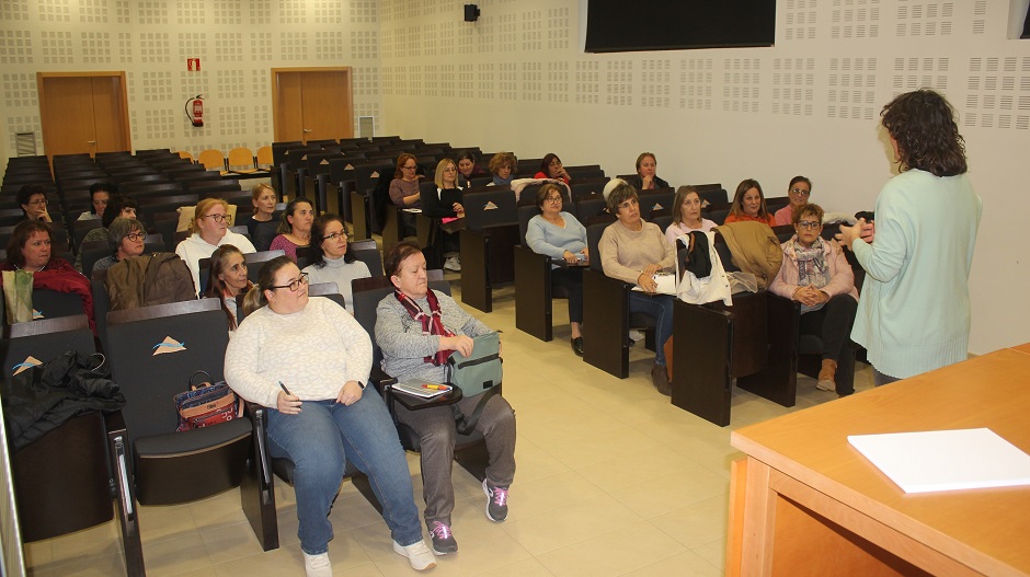 Primera jornada del curso, impartido por Cruz Roja Huesca.