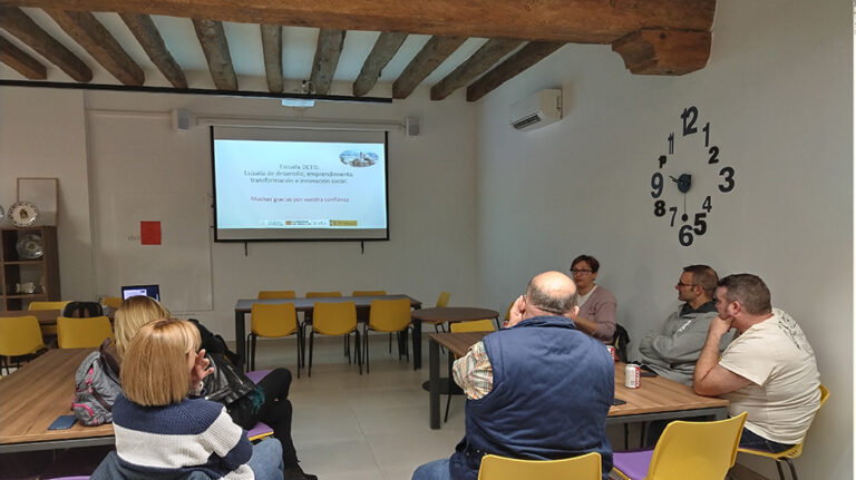 perdiguera_reunion_escuela_detis
