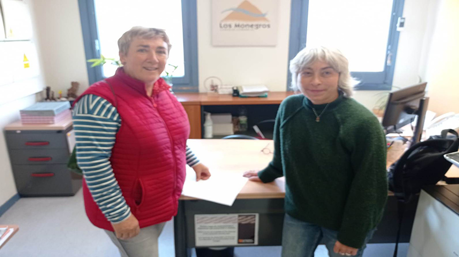 Rocío Sanz y Pepa Casas han entregado este miércoles la solicitud en la Comarca.