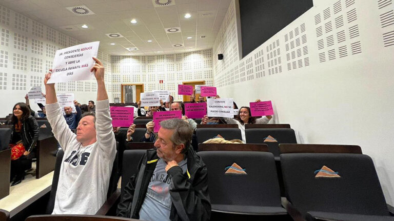 protesta_familias_escuela_infantil_pleno_comarcal
