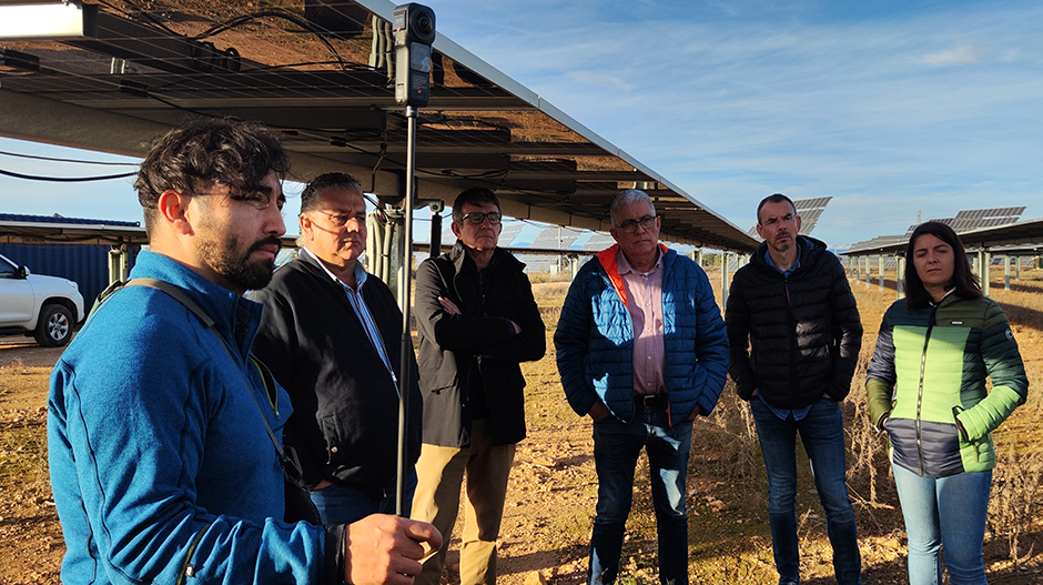 La delegación chilena ha conocido las instalaciones de bombeo y autoconsumo fotovoltaico.