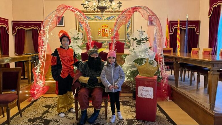 Los niños de Sariñena han entregado con ilusión sus cartas