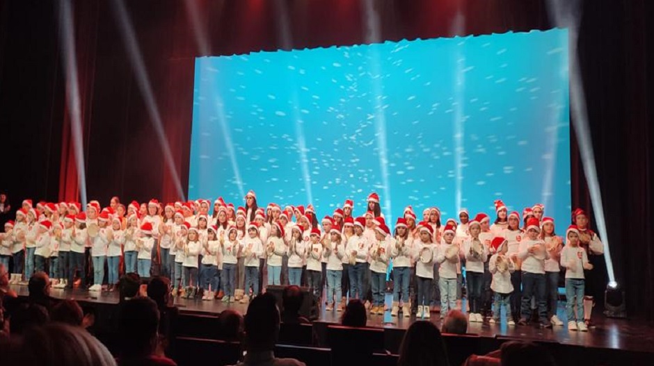 Momento de la actuación de varias escuelas de canto en la edición del 2022.