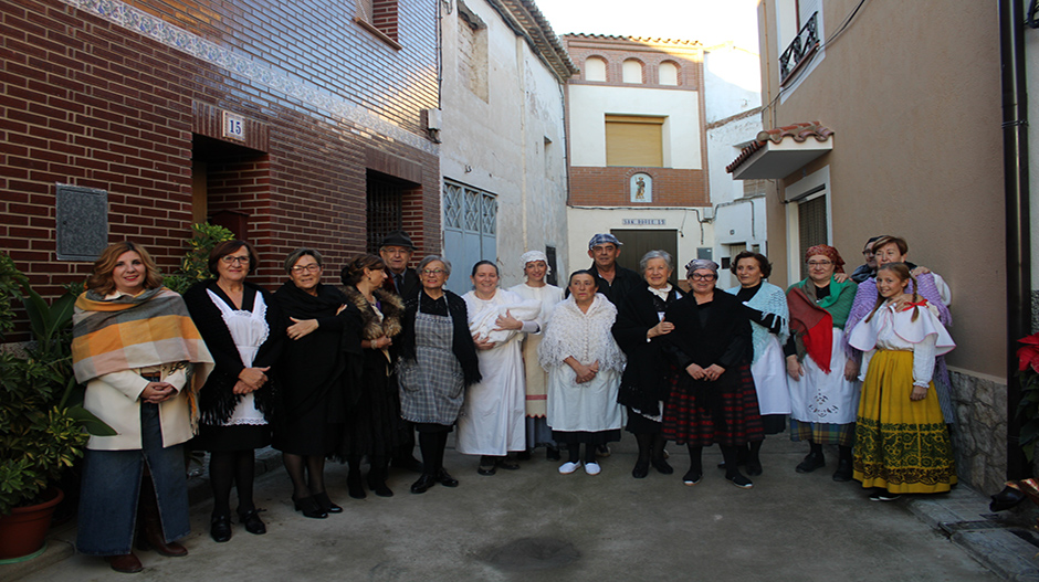 Un grupo de vecinos y vecinas recrearon escenas cotidianas del siglo XX.