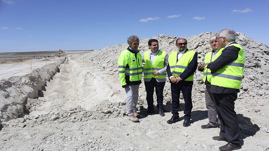 Imagen del arranque de las obras de la tubería de Valdurrios en Bujaraloz.