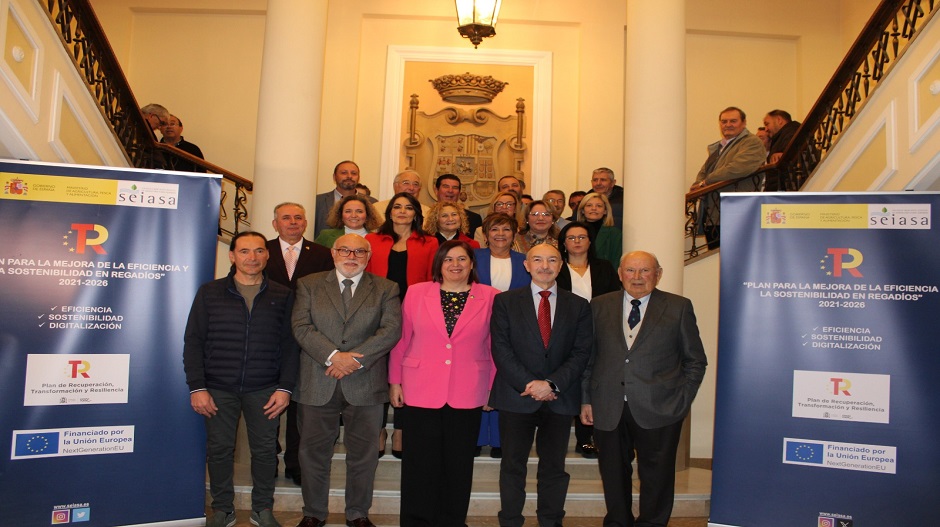 Acto de firma de adendas para convenios de modernización de regadíos celebrado este miércoles en Huesca.