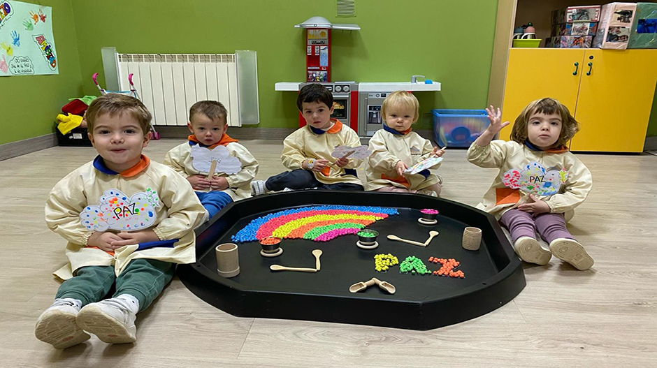 Las educadoras están desarrollando actividades dirigidas al fomento del respeto y la amistad.