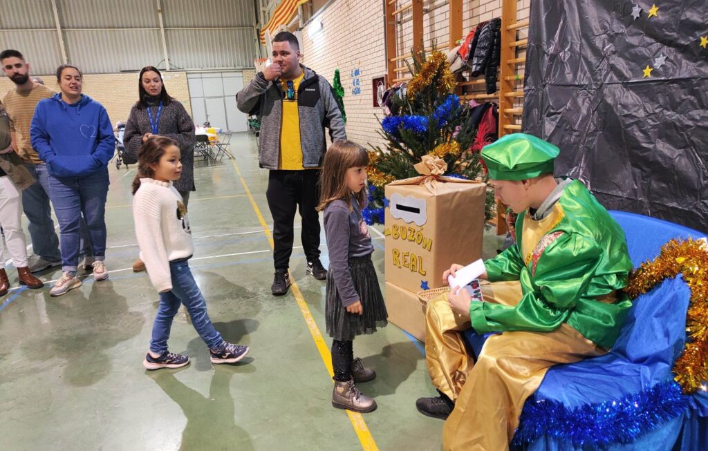 El Cartero Real visitó la localidad durante el pórtico festivo.