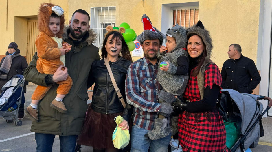 Pequeños y mayores han celebrado el carnaval infantil en Sariñena.