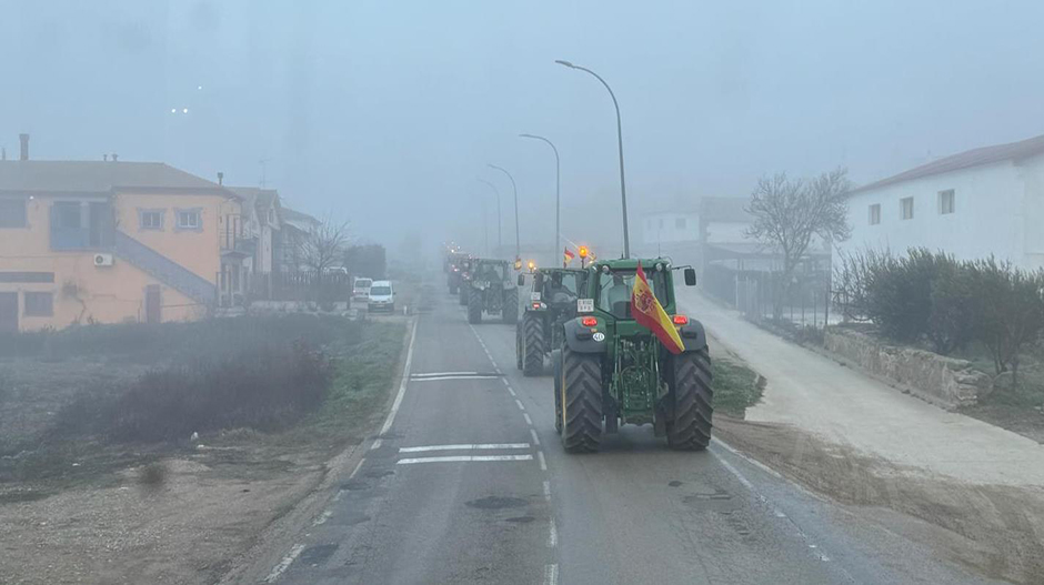 Imagen de la marcha a su paso por la localidad de Sesa.