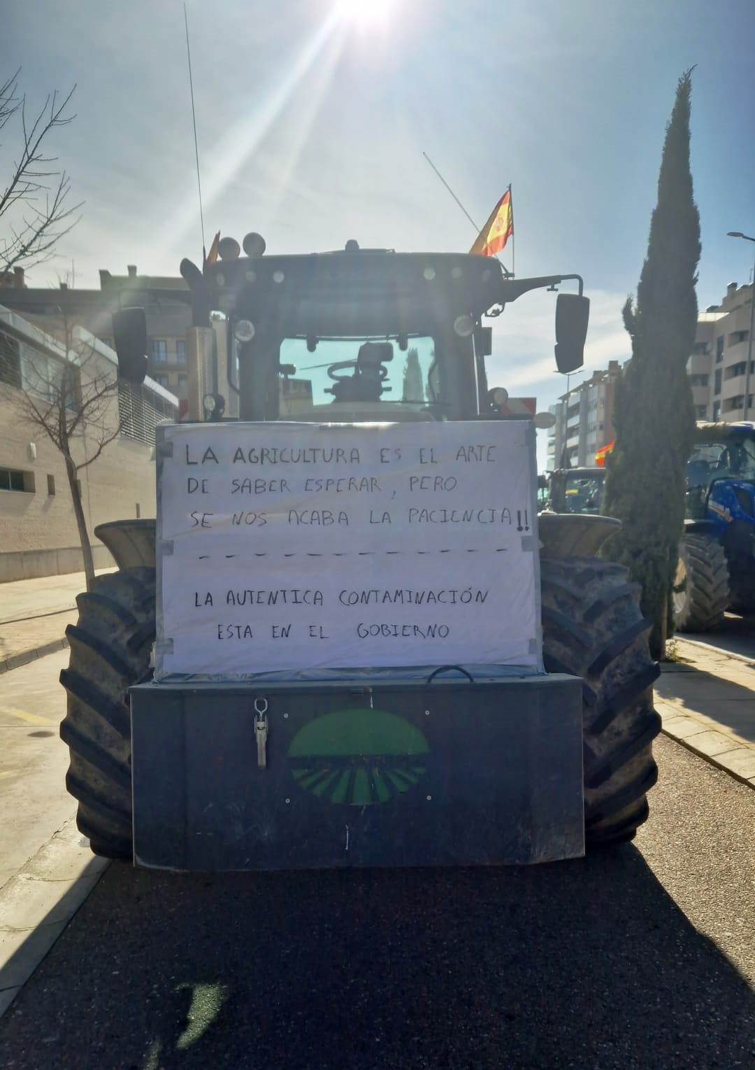 Los agricultores dejan claro su malestar con la administración.