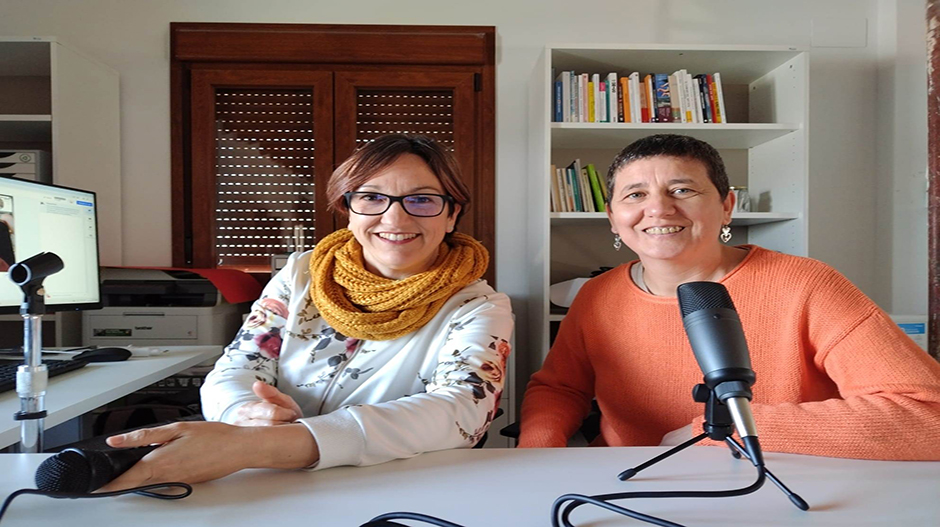 Ana Marcén y Anaís Isarre, en la Escuela Detis en Perdiguera.