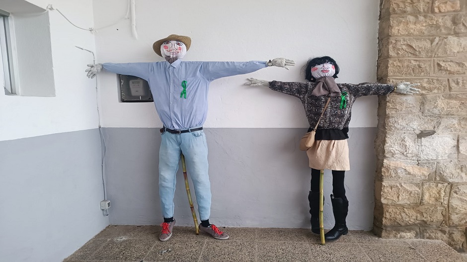 En Villanueva de Sijena conservan la tradición de elaborar y quemar dos peleles, Matapanizos y Barbuchana.