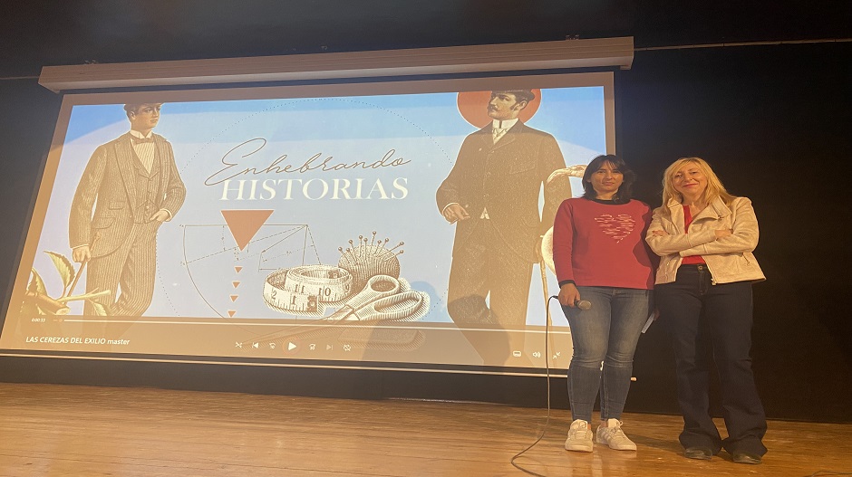 La consejera de Turismo, Ana Belén González y Vicky Calavia durante la presentación.