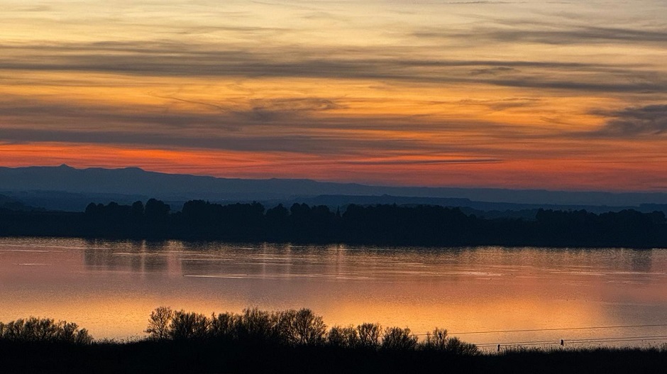 La Laguna de Sariñena está declarada como Espacio de Interés Turístico de Aragón.