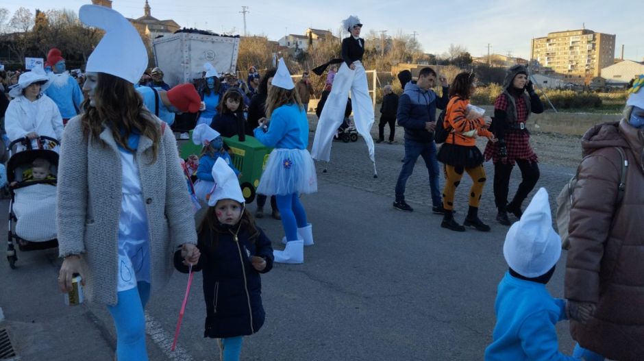 Los integrantes del pasacalles también han disfrutado de la animación del grupo Artmósfera durante el recorrido.