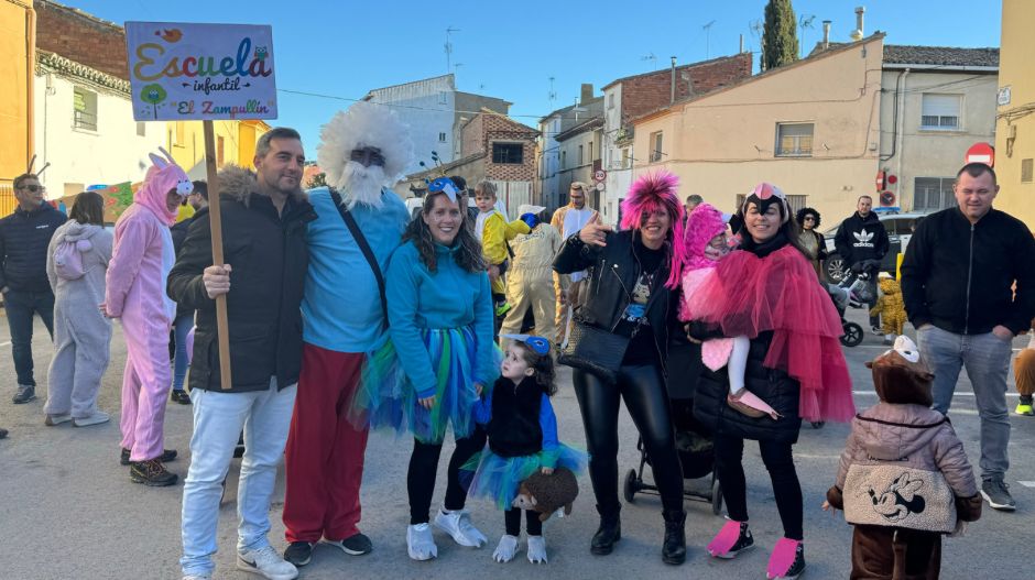 Los más pequeños de la Escuela Infantil han encabezado el pasacalles.