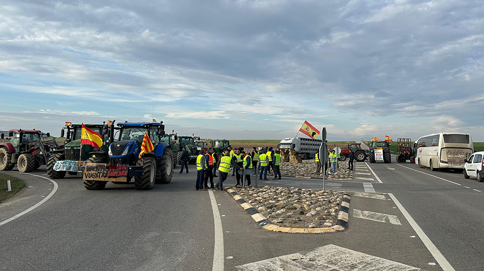 Imagen del corte provocado en el cruce de la Venta Ballerías.