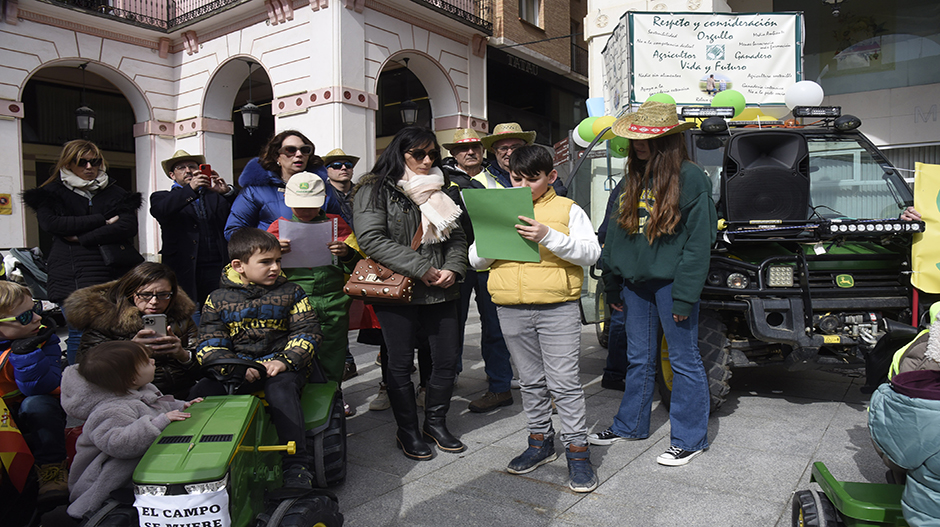 La marcha ha terminado con la lectura del manifiesto en la plaza López Allué. Javier Blasco.