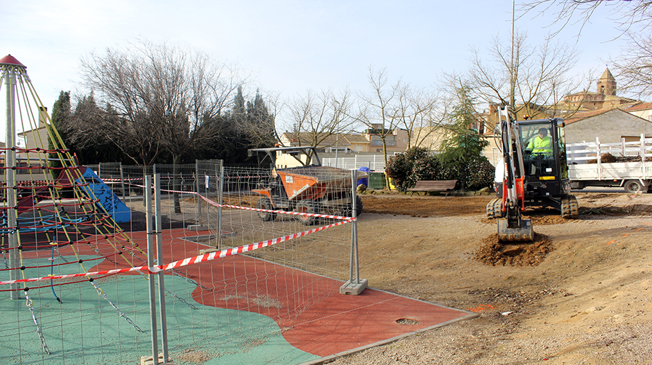 Imagen del inicio de las obras en el parque infantil de Grañén.