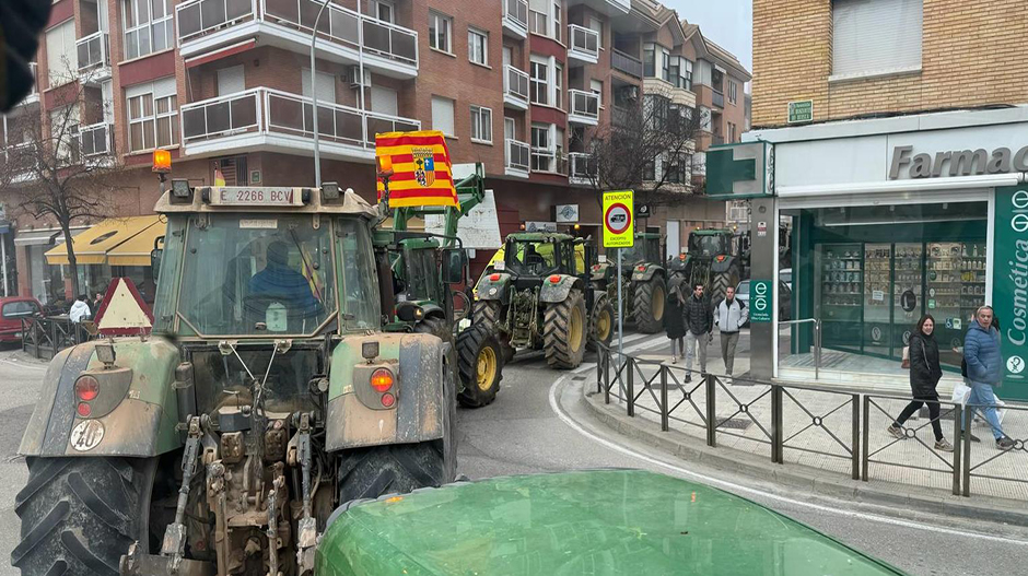 Las columnas de tractores monegrinos ya han accedido a la ciudad de Huesca.