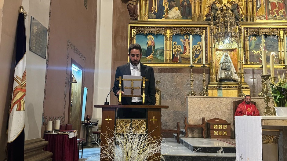 El historiador durante la lectura del pregón la tarde de este sábado en la iglesia parroquial de Sariñena.