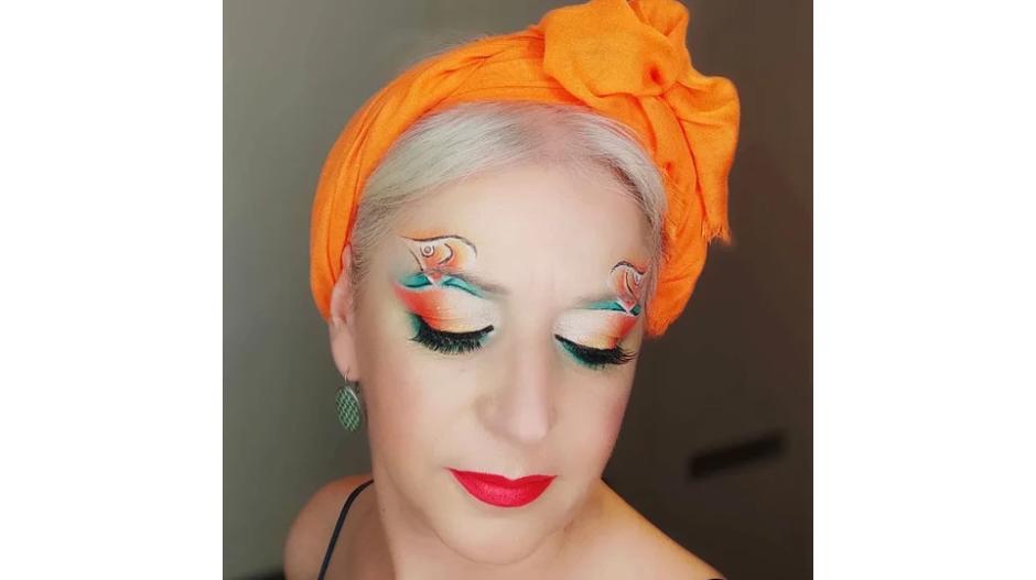 Para Elena, lo importante del maquillaje es sentirse bien.