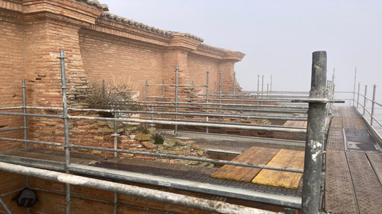 obras de urgencia saneamiento de los contrafuertes iglesia Cartuja. Firma DPH