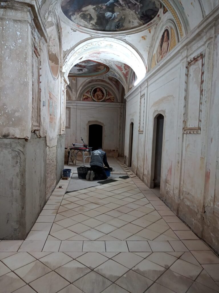 El plazo de los trabajos de restauración de los claustrillos ha sido ampliado. DPH.
