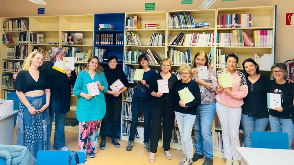 Participantes en el taller de encuadernación del pasado 17 de abril en Sariñena. Fuente: Biblioteca de Sariñena.