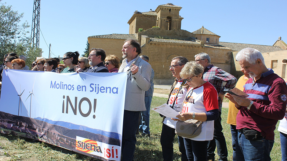 La manifestación ha tenido lugar bajo el lema 'Molinos en Sijena, ¡NO!'.